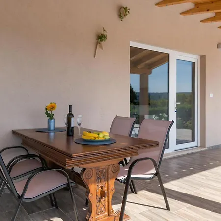 Gorgeous In With Kitchen Holiday home *