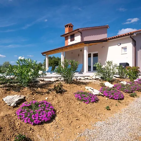 Holiday home Gorgeous In With Kitchen Krsan