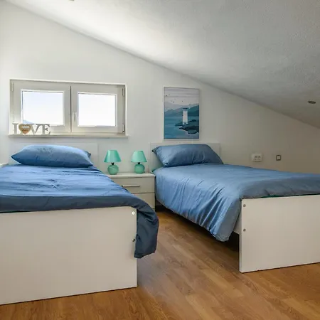 Holiday home Gorgeous In With Kitchen Krsan